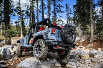 2013-Jeep-Wrangler-Rubicon-08-520x346.jpg