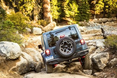 2013-Jeep-Wrangler-Rubicon-11-520x346.jpg